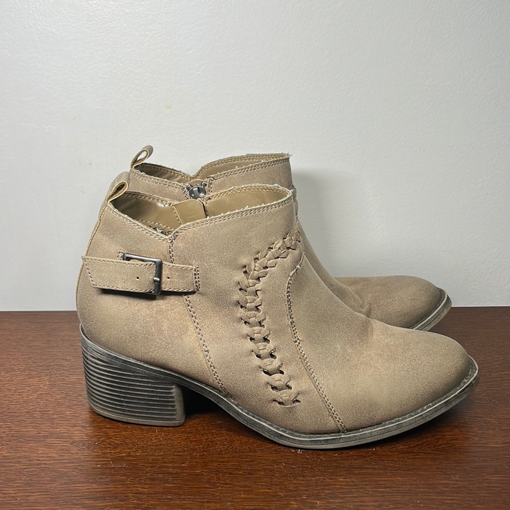 Billabong Take a Walk Ankle Bootie Women’s Size 9.5